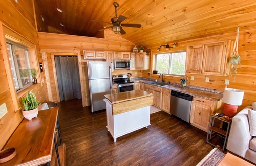Blowing Rock Cabina | Little Log Cabin: Cozy 1BR w/ Long Range Views