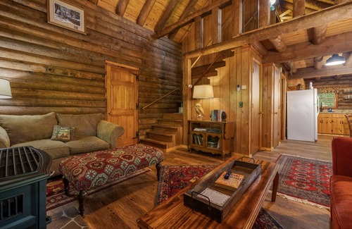 Saluda Cabina | Little Log Cabin in the Woods