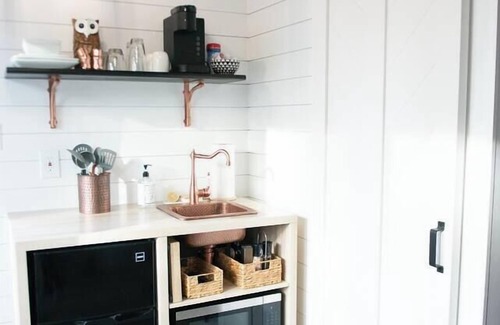 Miller Grove Casa | Little Luxe Romantic Treehouse Cabin