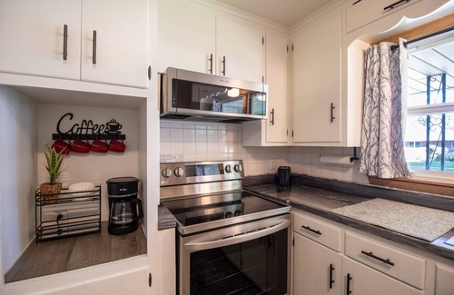 Rochester Casa | Little Nest/ 2 mi to Mayo Clinic, 2 bed w/Lg Yard,Pet Friendly,One level home