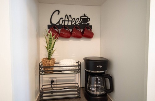 Rochester Casa | Little Nest/ 2 mi to Mayo Clinic, 2 bed w/Lg Yard,Pet Friendly,One level home