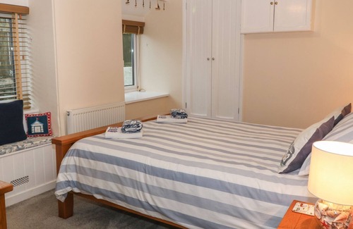Caergeiliog Cabaña | LITTLE NETHERLEIGH, pet friendly, with open fire in Trearddur Bay