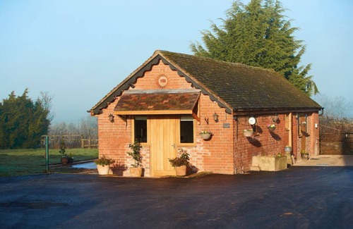 Bodenham Casa | Little Owls Barn duerme 2 en este acogedor granero de conversión con vistas a los huertos de manzanas en el corazón de la hermosa campiña de Herefordshire. Consulta disponibilidad y reserva hoy!