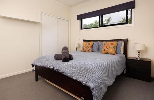 North Albury Casa | Little Palace on Buckingham
