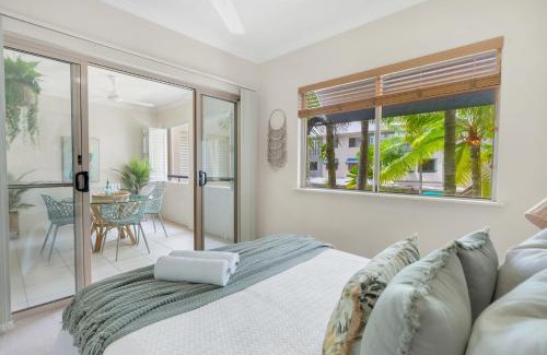 Manoora Apartamento | Little Palm- 2 Bedroom Tropical Escape