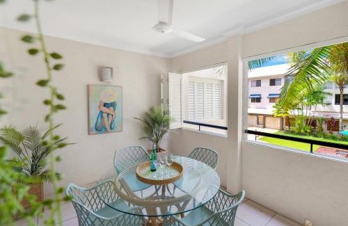 Manoora Apartamento | Little Palm- 2 Bedroom Tropical Escape