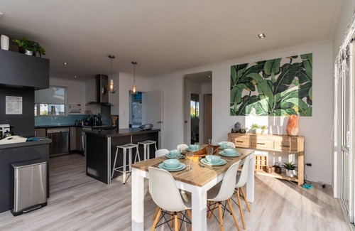 Mangawhai Cabaña | Little Pearl of Vista Verano - Mangawhai Holiday Home