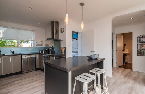 Mangawhai Cabaña | Little Pearl of Vista Verano - Mangawhai Holiday Home