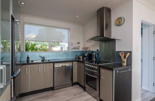 Mangawhai Cabaña | Little Pearl of Vista Verano - Mangawhai Holiday Home