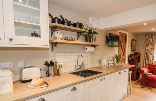 Coleford Cabaña | LITTLE PERRY AT PERRYWOOD END, family friendly in Wadborough