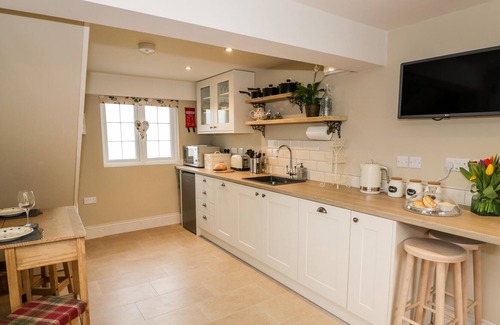 Coleford Cabaña | LITTLE PERRY AT PERRYWOOD END, family friendly in Wadborough