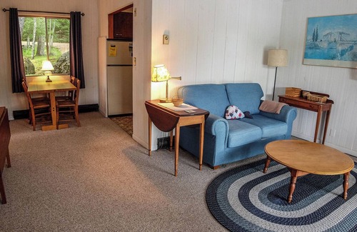 Camden Cabina | LITTLE PINES - Town of Camden - Megunticook Lake