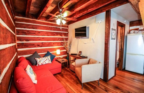 Flint Cabina | Little Reata at Lake Cabin Escapes w/ firepit