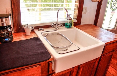 Flint Cabina | Little Reata at Lake Cabin Escapes w/ firepit