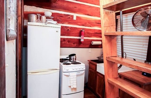 Flint Cabina | Little Reata at Lake Cabin Escapes w/ firepit