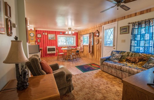 Marquette Cabina | Little Red Retreat: Lake Breezes & Cozy Nights – Summer's Calling