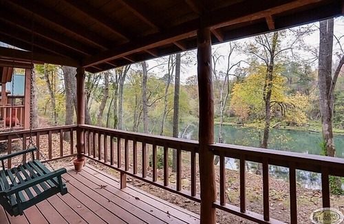 Heber Springs Cabina | Little Red River Waterfront Cabin for a perfect fishing getaway for two!