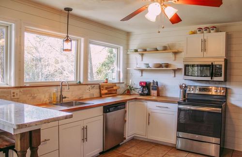 Heber Springs Casa | Little Red Riverfront Home w/ Amazing Views & Expansive Deck!