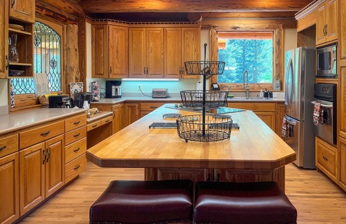Somerset Casa | Little Robinson Lodge – Rustic Charm & Wilderness