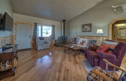 Clark Casa | Little Rocky Creek Cabin, modern amenities/wide-open Wyoming countryside/beautiful mountain views