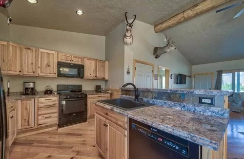 Clark Casa | Little Rocky Creek Cabin, modern amenities/wide-open Wyoming countryside/beautiful mountain views