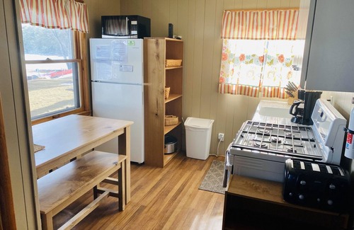 St Germain Cabina | Little Slice of Heaven - Little Slice of Heaven, Clean, Wi-Fi & free Firewood