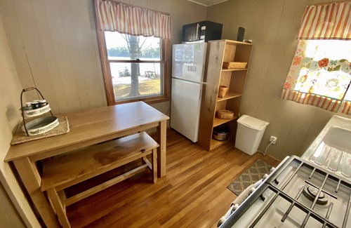 St Germain Cabina | Little Slice of Heaven - Little Slice of Heaven, Clean, Wi-Fi & free Firewood