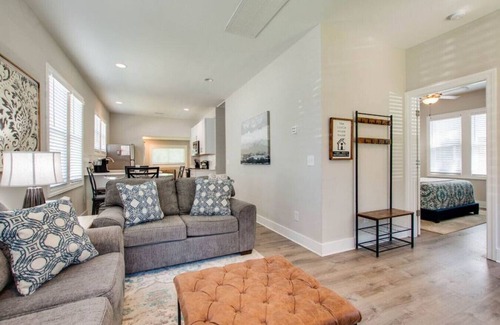 Murfreesboro Casa | Little Stone House in the Heart of Murfreesboro