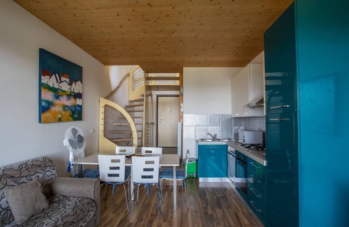 Clibbio Casa | Little terraced house on the green hills above Salò - Blue House