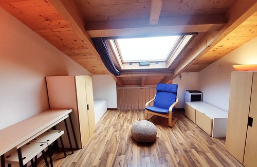 Villanuova sul Clisi Casa | Little terraced house on the green hills above Salò - Red House