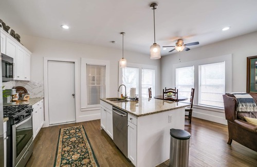 Tobin Hill Casa | Little Texas by the Pearl Brewery; A Historic Place to Relax and Hang Your Spurs