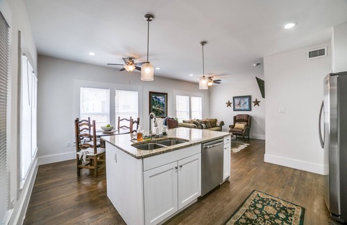 Tobin Hill Casa | Little Texas by the Pearl Brewery; A Historic Place to Relax and Hang Your Spurs