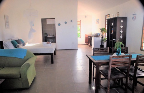 Epule Casa | Bungalow Pequeño Oasis Tropical