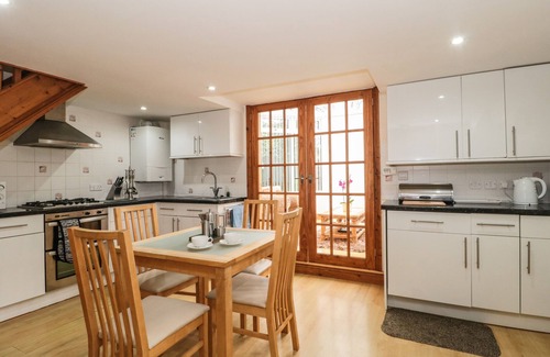 Burnham-on-Sea Cabaña | LITTLE WALTON, family friendly, with a garden in Burnham-On-Sea