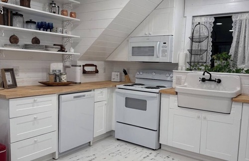 Sunset Cabaña | Little White Barn - Private 20 Acre Escape w/ Pond