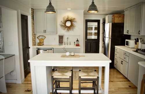 Ephraim Casa | Little White Farmhouse in Sister Bay