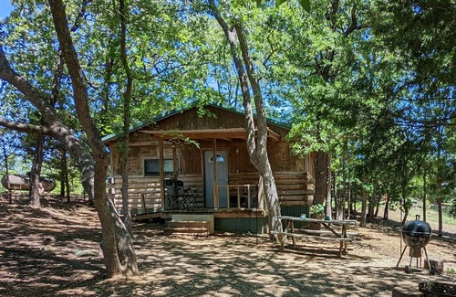 Sulphur Cabina | Little Woods- Cozy Log Cabin in the hills of Lake Arbuckle