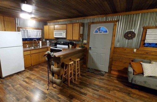 Sulphur Cabina | Little Woods- Cozy Log Cabin in the hills of Lake Arbuckle