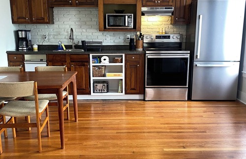 Littleton Apartamento | Littleton center vintage themed 1 bed 1 bath. Walk to center.
