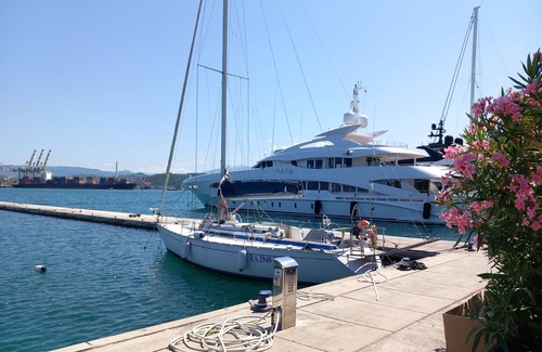 La Spezia Alquiler De Eote | Live a unique experience of sleeping on a sailboat, or take a boat tour