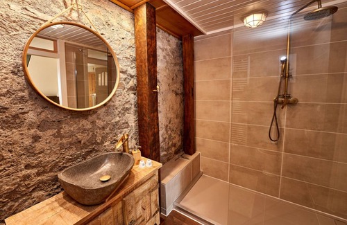 Ulmen Otro | Live like a knight and a noble lady in a medieval home