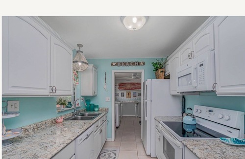 Merritt Island Casa | LIVE LIKE A LOCAL in this truly unique newly renovated, cool 3/2 Coastal Cottage