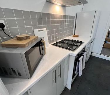 Barry Casa | Live Like a Local in Barry, 4-Bed Home Near the Beach, Dog-Friendly, with all the Gavin & Stacey Charm!