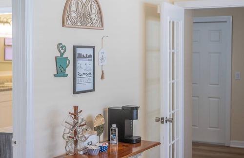 Dixieland Casa | Live Like a Local in Lakeland’s Coziest Bungalow- Foosball, Fountain & Fast WiFi