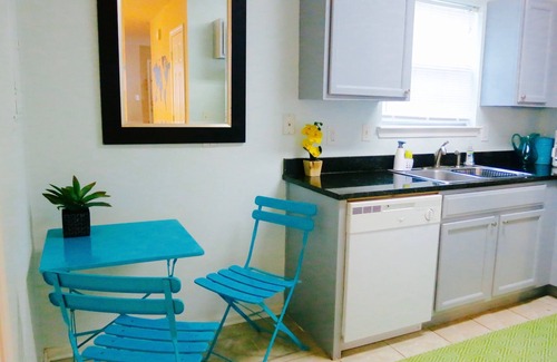 Edgewood Casa | Vive como un local en una casa privada de 3 recámaras. Fácil acceso a DT ATL en coche o tren.