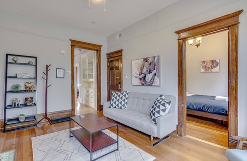 Wicker Park Apartamento | Live Like a Local on This Quiet Tree-Lined Street - Close to Bucktown/Wicker Park by RedAwning
