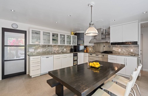 Beverly Hills Villa | Vive como una estrella en este lujo COMPLETAMENTE atendido Beverly Hills Villa, 4BR + / 5B
