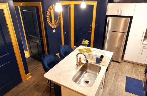 Morningside-Lenox Park Apartamento | Live Like ROYALTY in Buckhead This unique place has a style all of its own.