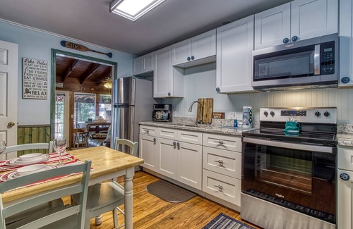 Dandridge Chalet De Esquí | Live Luv Lake -On The Lake, $1089 FREE tickets each paid day, Dollywood and More