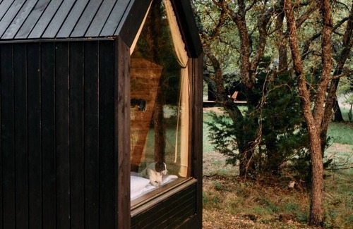 Round Mountain Cabina | Live Oak Cabin at NowHere
